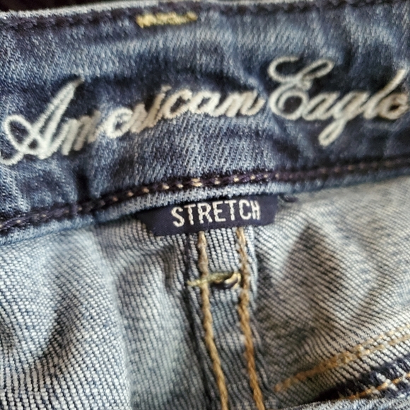 AE cut off Jean shorts - Picture 3 of 6